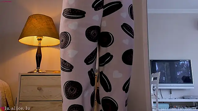 Snapshot of alicelu_ chatting on March 4, 2025, 6:37 am alicelu online show from March 4, 2025, 6:37 am