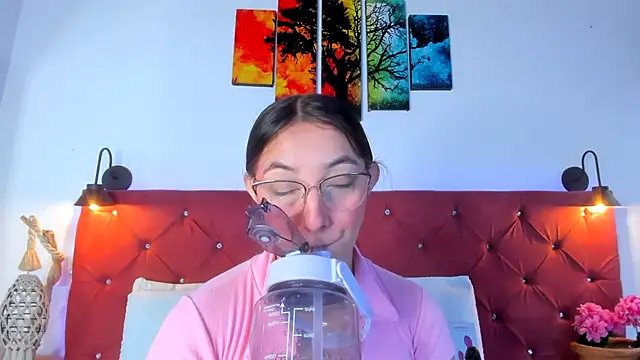 Ruth harvey  online show from November 6, 2025, 1:48 pm