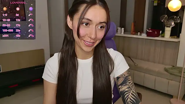 Snapshot of emiliasommer chatting on February 14, 2026, 4:51 pm emiliasommer online show from February 14, 2026, 4:51 pm