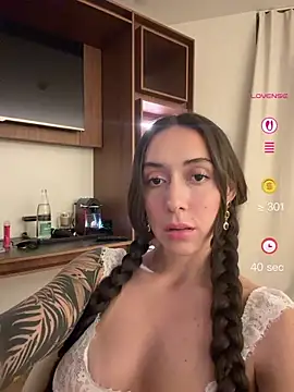 Snapshot of emiliasommer chatting on May 28, 2026, 10:48 pm emiliasommer online show from May 28, 2026, 10:48 pm