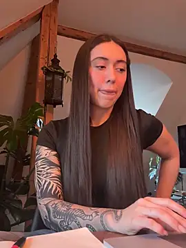 Snapshot of emiliasommer chatting on December 4, 2025, 3:11 pm emiliasommer online show from December 4, 2025, 3:11 pm