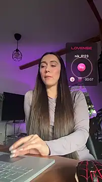 Snapshot of emiliasommer chatting on November 29, 2025, 3:23 pm emiliasommer online show from November 29, 2025, 3:23 pm