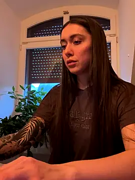 Snapshot of emiliasommer chatting on November 28, 2025, 3:45 pm emiliasommer online show from November 28, 2025, 3:45 pm