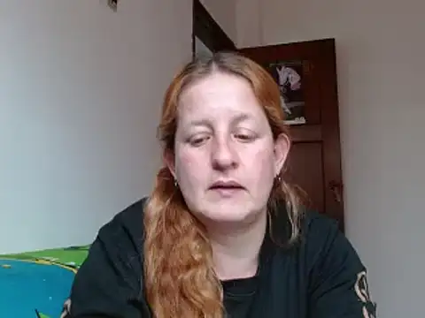 Snapshot of ViioletaMora chatting on December 17, 2025, 7:41 pm ViioletaMora online show from December 17, 2025, 7:41 pm