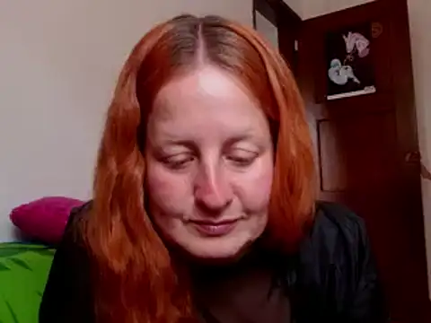 Snapshot of ViioletaMora chatting on October 28, 2025, 6:51 pm ViioletaMora online show from October 28, 2025, 6:51 pm