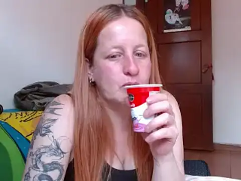 Snapshot of ViioletaMora chatting on November 26, 2025, 6:41 pm ViioletaMora online show from November 26, 2025, 6:41 pm