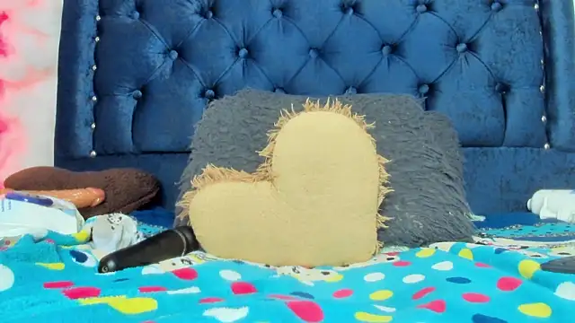 Snapshot of alice_love052 chatting on March 6, 2025, 5:35 am alice love052 online show from March 6, 2025, 5:35 am