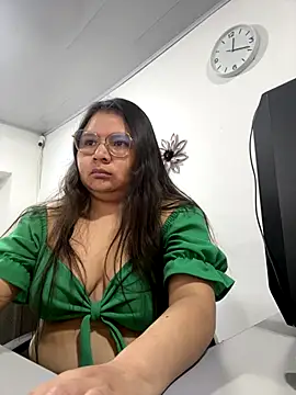 Snapshot of alice_love052 chatting on October 26, 2025, 5:19 am alice love052 online show from October 26, 2025, 5:19 am