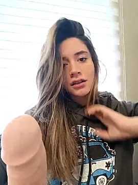 maliciaworld online show from February 23, 2025, 6:12 pm