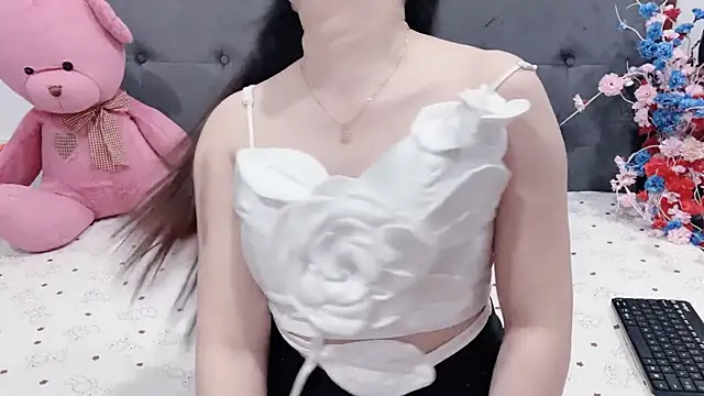 Snapshot of Funikio chatting on May 5, 2026, 1:58 pm Funikio online show from May 5, 2026, 1:58 pm