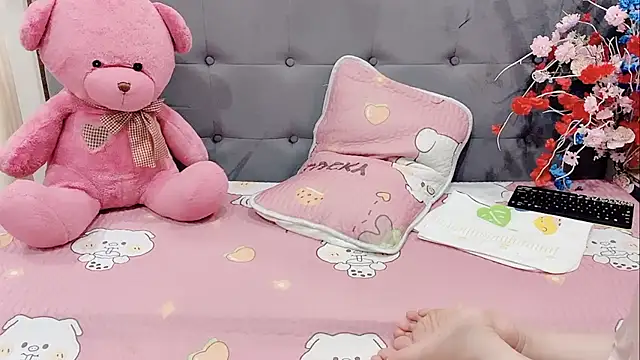 Snapshot of Funikio chatting on November 30, 2025, 1:28 am Funikio online show from November 30, 2025, 1:28 am