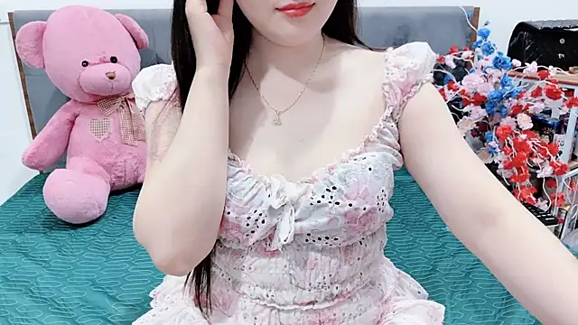 Snapshot of Funikio chatting on April 13, 2026, 2:43 pm Funikio online show from April 13, 2026, 2:43 pm