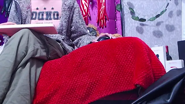 Snapshot of AyshaScott chatting on December 18, 2025, 1:15 pm AyshaScott online show from December 18, 2025, 1:15 pm