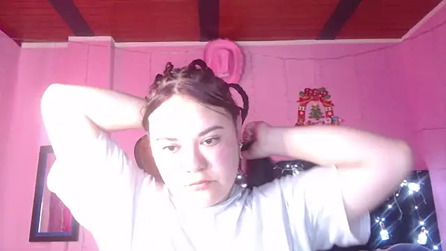 NikkiRous  online show from November 14, 2025, 1:37 pm