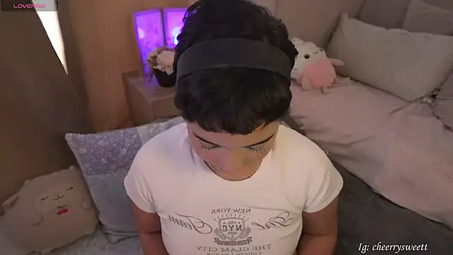 Snapshot of Cheerrysweett chatting on March 11, 2026, 6:35 pm Cheerrysweett online show from March 11, 2026, 6:35 pm