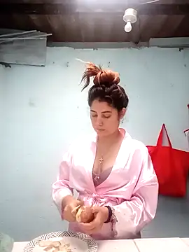 Snapshot of Lara_Asher chatting on February 28, 2025, 9:01 pm Lara Asher online show from February 28, 2025, 9:01 pm