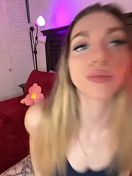 Snapshot of BrattyBae_xo chatting on February 1, 2025, 7:44 pm BrattyBae xo online show from February 1, 2025, 7:44 pm