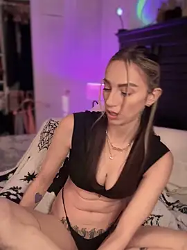 Snapshot of BrattyBae_xo chatting on November 19, 2025, 8:42 pm BrattyBae xo online show from November 19, 2025, 8:42 pm