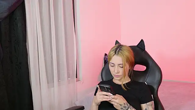 annie mora online show from May 21, 2026, 2:09 am