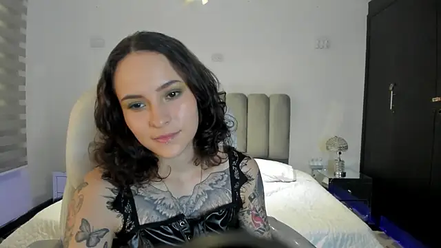 Snapshot of AnnyThompson_ chatting on February 17, 2026, 10:29 pm AnnyThompson online show from February 17, 2026, 10:29 pm