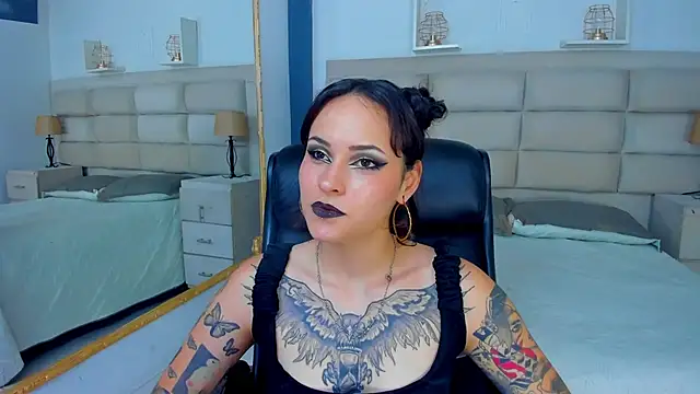 AnnyThompson  online show from November 9, 2025, 9:08 pm