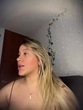 eleecttraa 12 online show from February 28, 2025, 9:01 pm