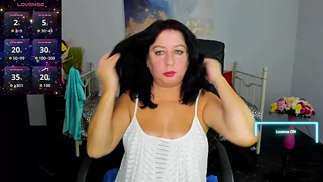 Snapshot of Julia_Dean chatting on December 4, 2025, 1:21 pm Julia Dean online show from December 4, 2025, 1:21 pm