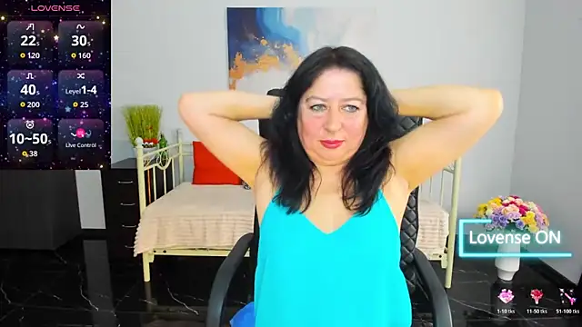 Julia Dean online show from March 18, 2026, 1:46 pm