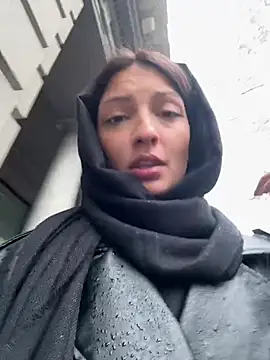 BabeRainbow online show from February 6, 2025, 9:11 am