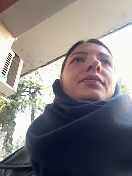 BabeRainbow online show from February 7, 2025, 9:05 am