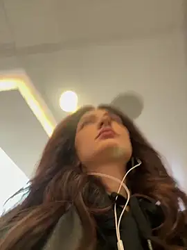 BabeRainbow online show from September 21, 2025, 10:09 am