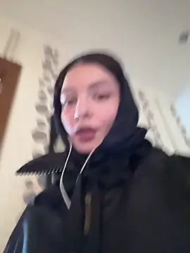 BabeRainbow online show from October 18, 2025, 9:11 am