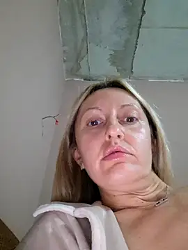 Miss    Mia  online show from October 19, 2025, 9:12 am