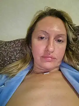 Miss    Mia  online show from November 4, 2025, 3:16 pm