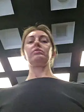 Miss    Mia  online show from February 21, 2026, 9:44 am