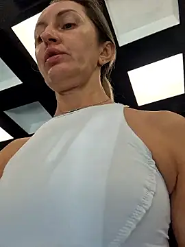 Snapshot of Miss____Mia_ chatting on April 23, 2026, 8:21 am Miss Mia online show from April 23, 2026, 8:21 am
