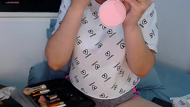 sofi-rojas1 online show from December 2, 2025, 1:06 am