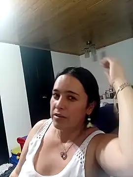 Snapshot of MagicStephany_ chatting on February 5, 2026, 1:45 am MagicStephany online show from February 5, 2026, 1:45 am