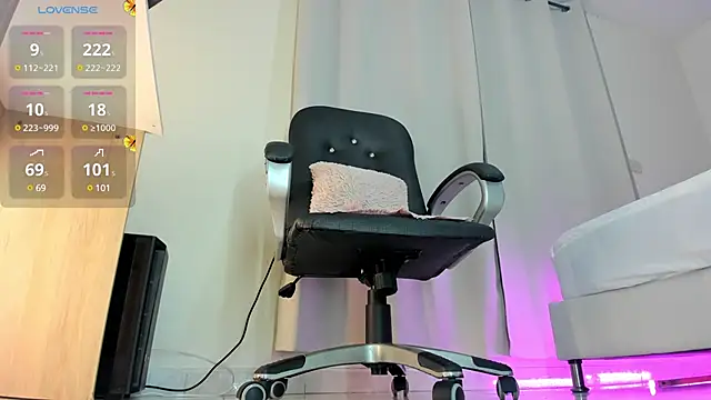 Snapshot of dakofeet chatting on February 11, 2025, 8:10 pm dakofeet online show from February 11, 2025, 8:10 pm