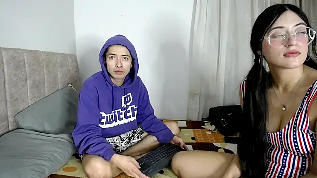 Snapshot of Pinkandyellowpokemon chatting on March 2, 2025, 7:41 pm Pinkandyellowpokemon online show from March 2, 2025, 7:41 pm