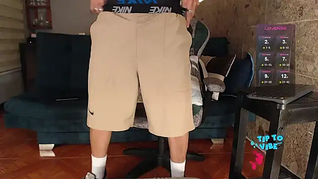 Snapshot of rogert_xx chatting on October 15, 2025, 1:04 am rogert xx online show from October 15, 2025, 1:04 am