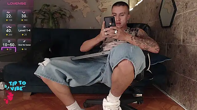 Snapshot of rogert_xx chatting on February 8, 2025, 1:22 am rogert xx online show from February 8, 2025, 1:22 am