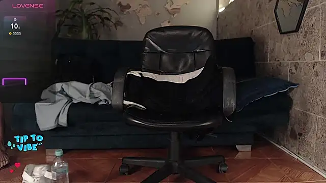 Snapshot of rogert_xx chatting on February 8, 2025, 4:25 am rogert xx online show from February 8, 2025, 4:25 am