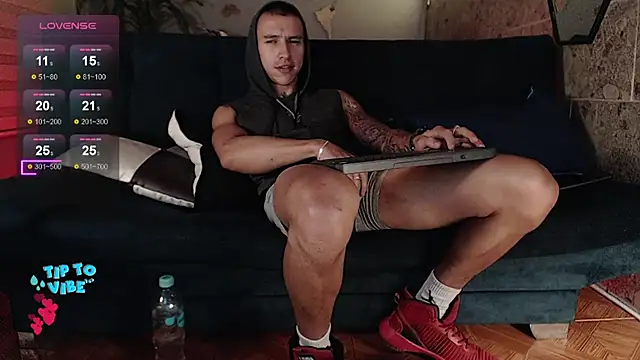 Snapshot of rogert_xx chatting on February 21, 2025, 5:35 am rogert xx online show from February 21, 2025, 5:35 am