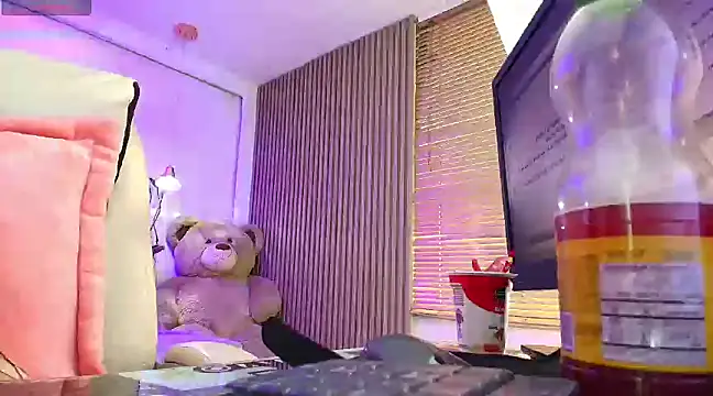 Snapshot of Silvana_monroe chatting on February 3, 2025, 4:31 pm Silvana monroe online show from February 3, 2025, 4:31 pm