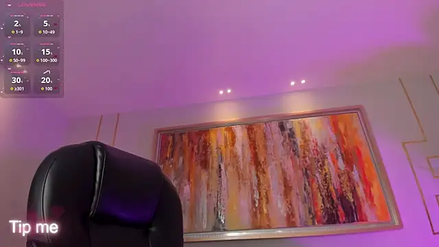 CorinneRusso online show from June 11, 2026, 12:57 pm