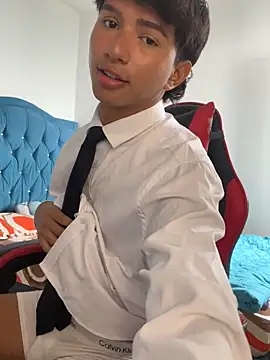 Leonarrrd 01 online show from November 28, 2025, 5:35 pm