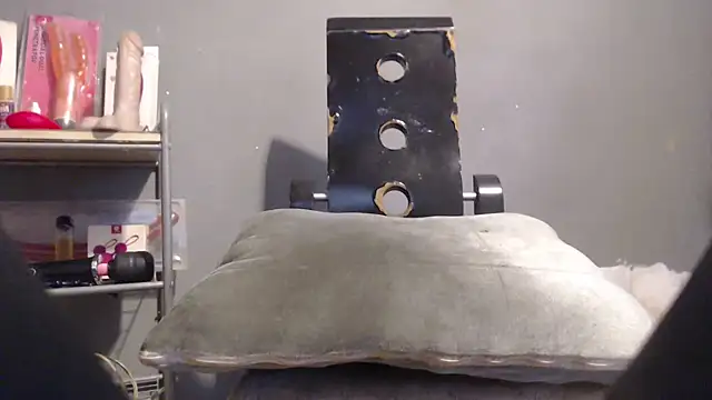 Snapshot of Amazing12inch chatting on November 15, 2025, 8:02 pm Amazing12inch online show from November 15, 2025, 8:02 pm