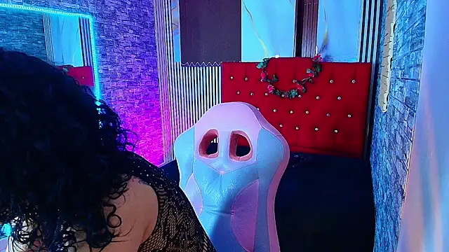 miahernadez303av online show from December 2, 2025, 4:03 am