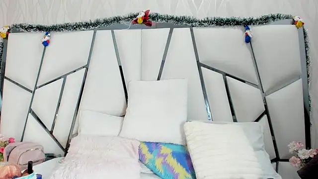 Snapshot of _aurora18_ chatting on November 23, 2025, 3:05 am aurora18 online show from November 23, 2025, 3:05 am